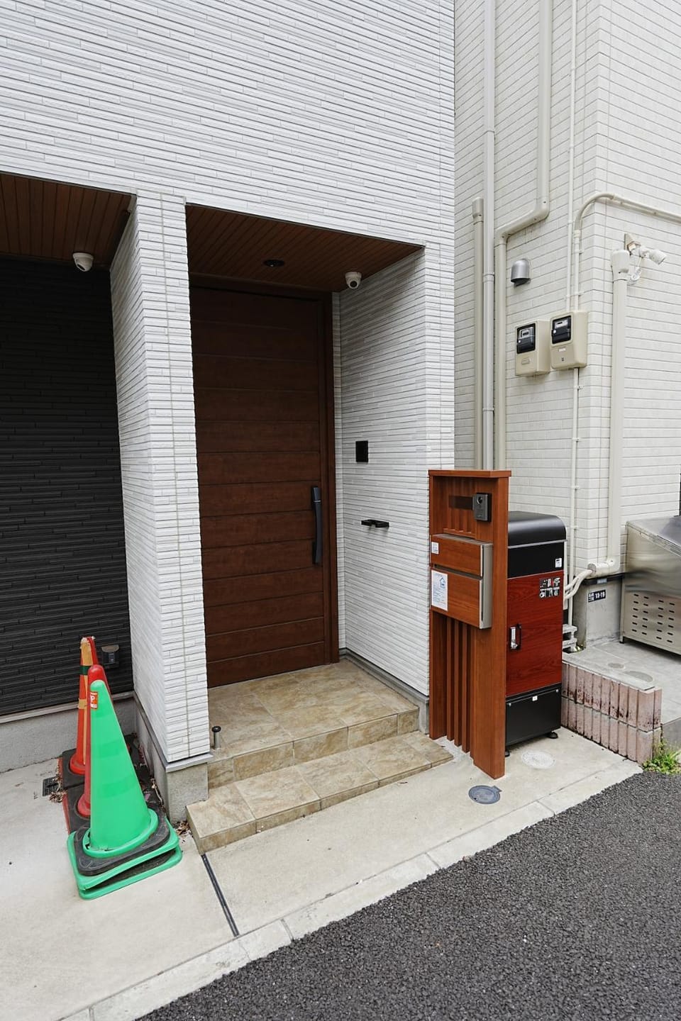 Facade/entrance