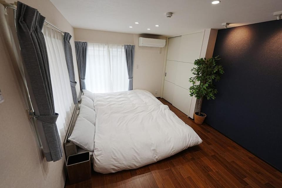 Bedroom, air conditioner