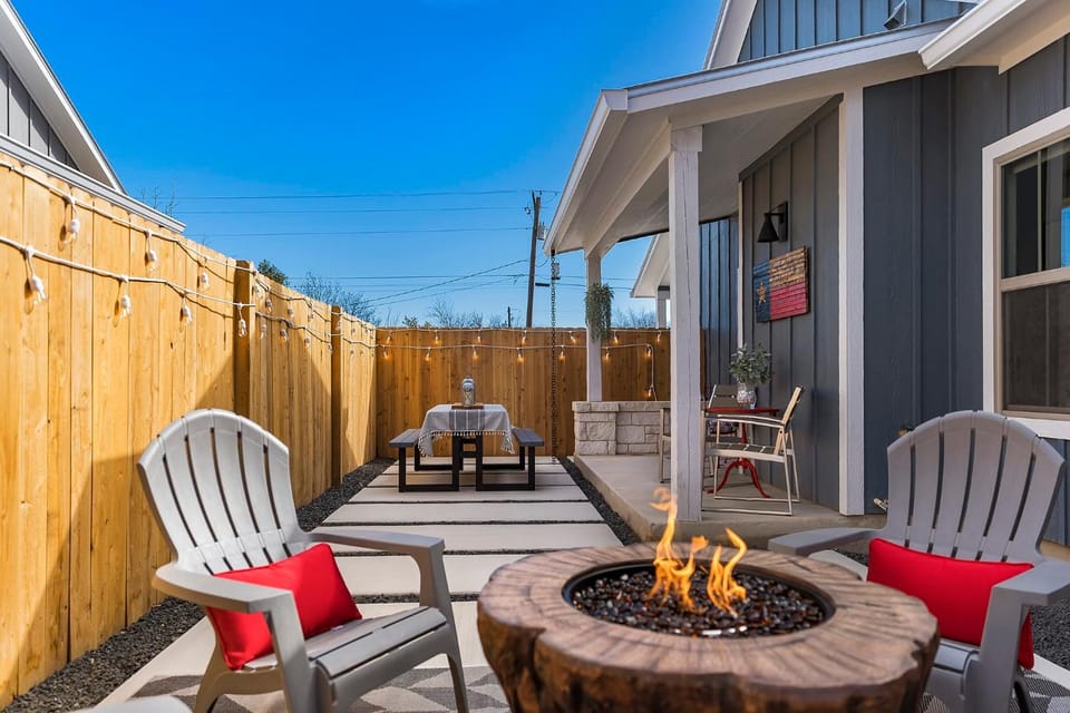 Strawberry Suite - Fire Pit BBQ Grill & more House in Fredericksburg