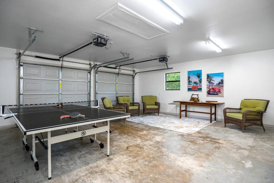 The 309 Retreat - Hot Tub & Fire Pit House in Fredericksburg