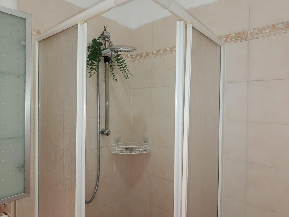 Shower, Bathroom, Decorative detail