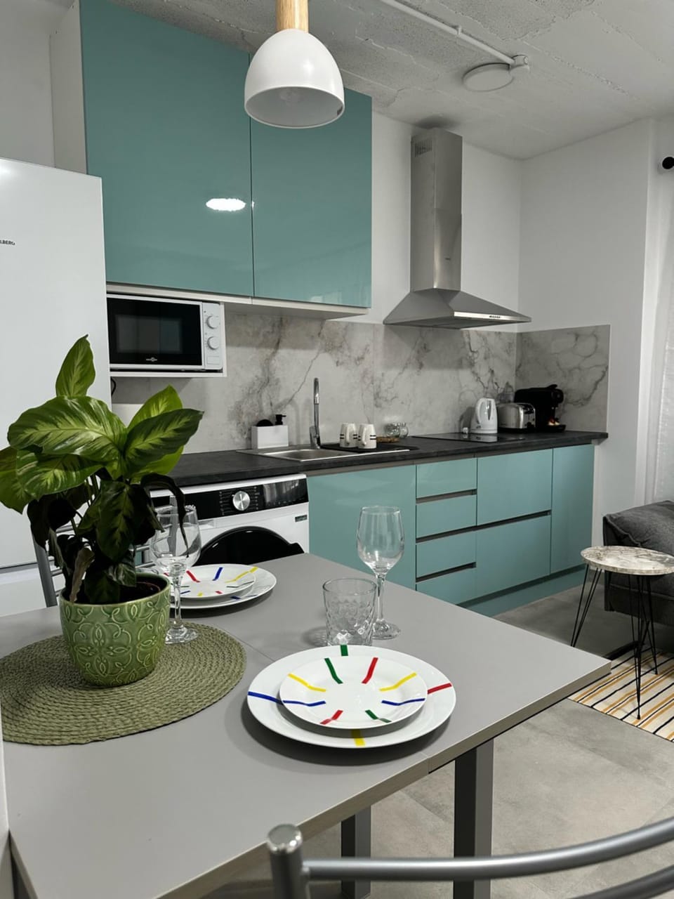 Kitchen or kitchenette, Dining area
