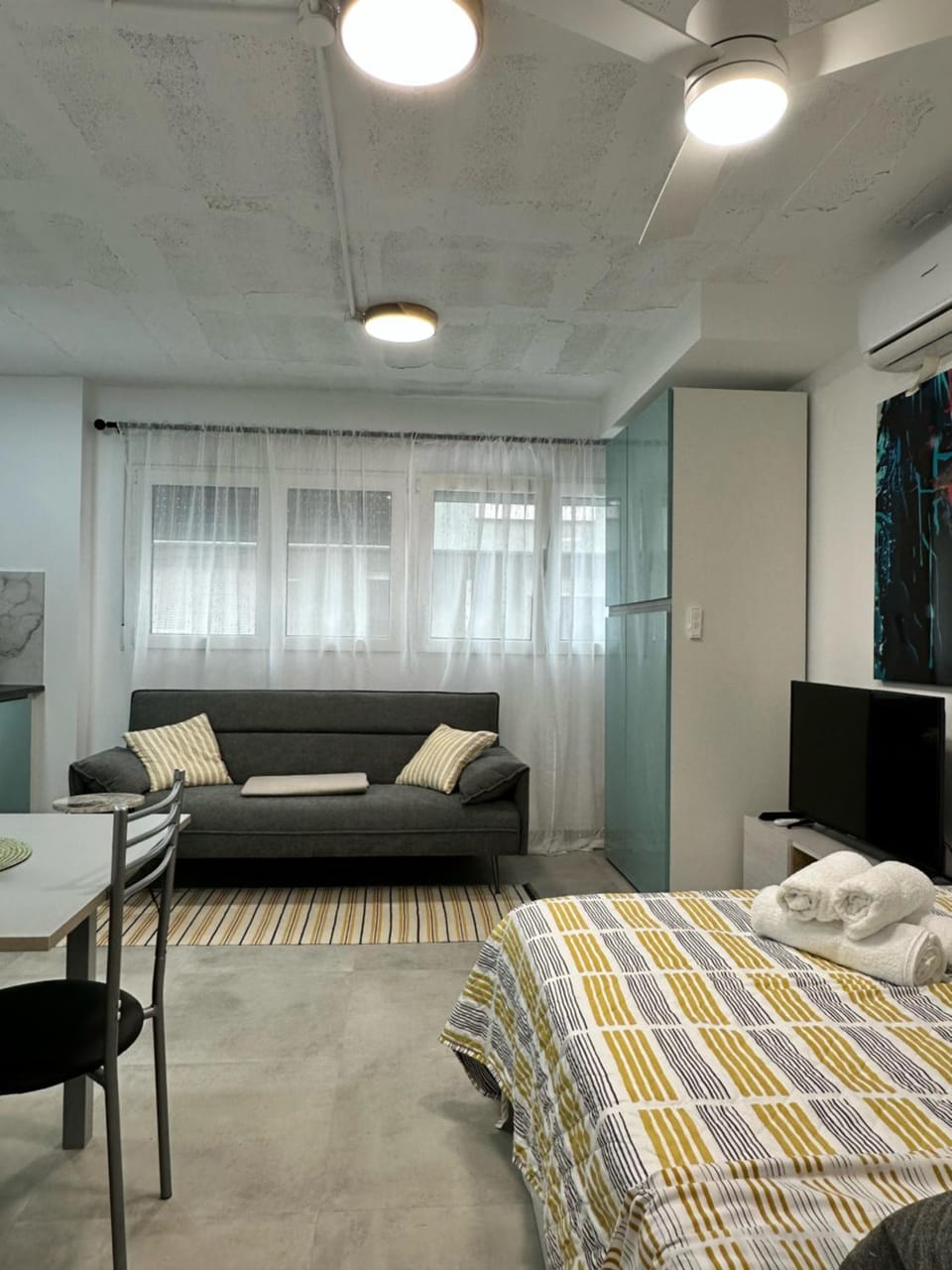 Living room, Photo of the whole room
