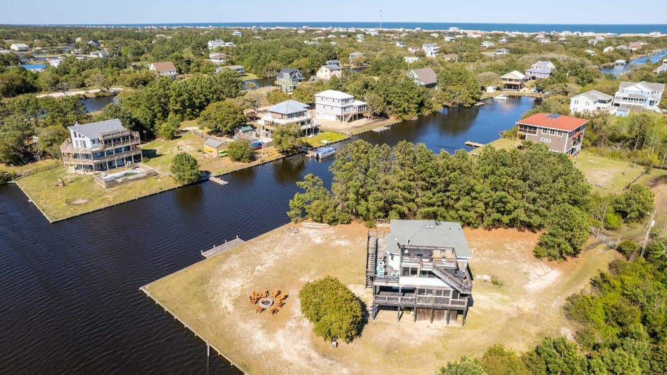 Soundside, Canal Front! Water views!, 4x535, The 4x4 Leaf Clover House in Carova Beach