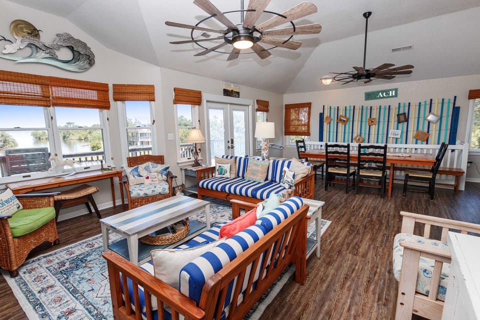 Soundside, Canal Front! Water views!, 4x535, The 4x4 Leaf Clover House in Carova Beach