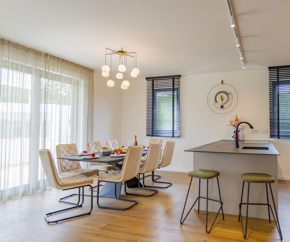 Seating area, Dining area, kitchen
