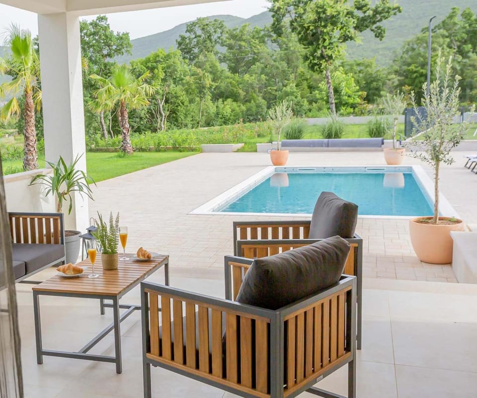 View (from property/room), Balcony/Terrace, Garden view, Pool view