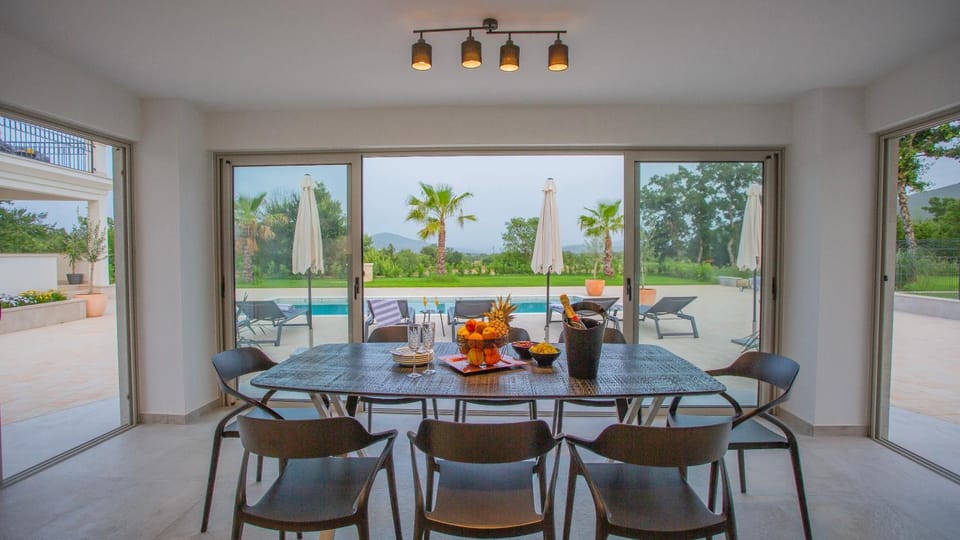 Garden, Seating area, Pool view, Swimming pool, sunbed