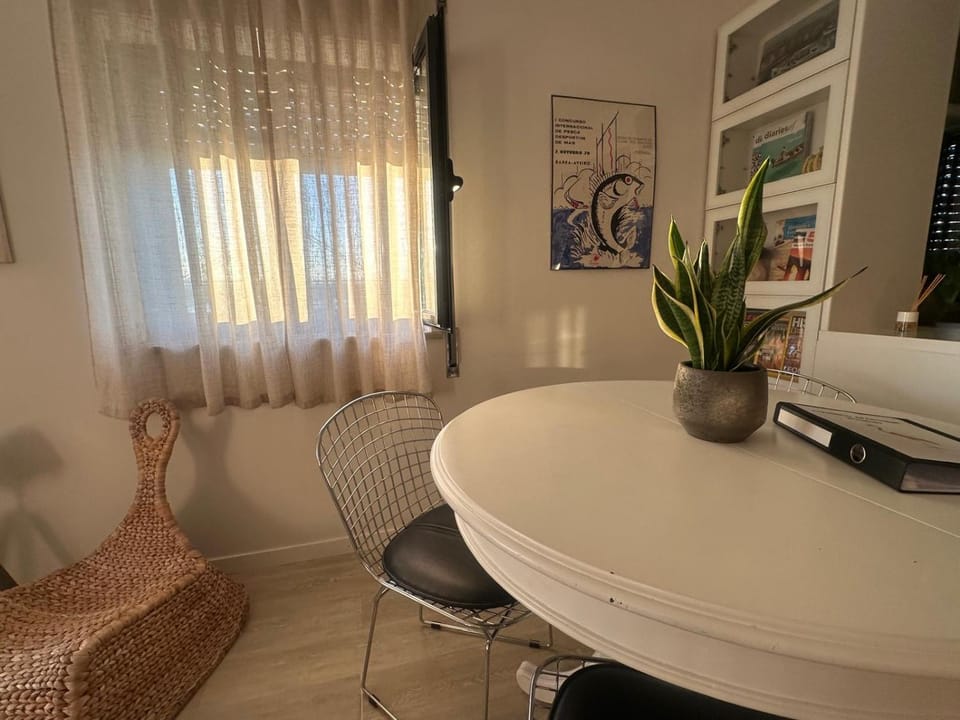 Seating area, Dining area