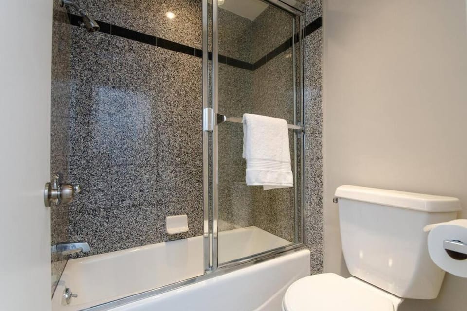 SURF-N-SAND 2-Bedrooms, MALIBU Apartment in Topanga