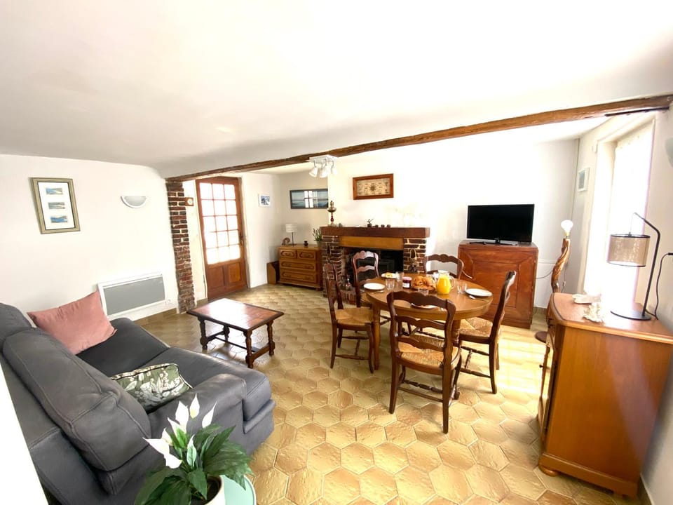 Communal lounge/ TV room, Dining area