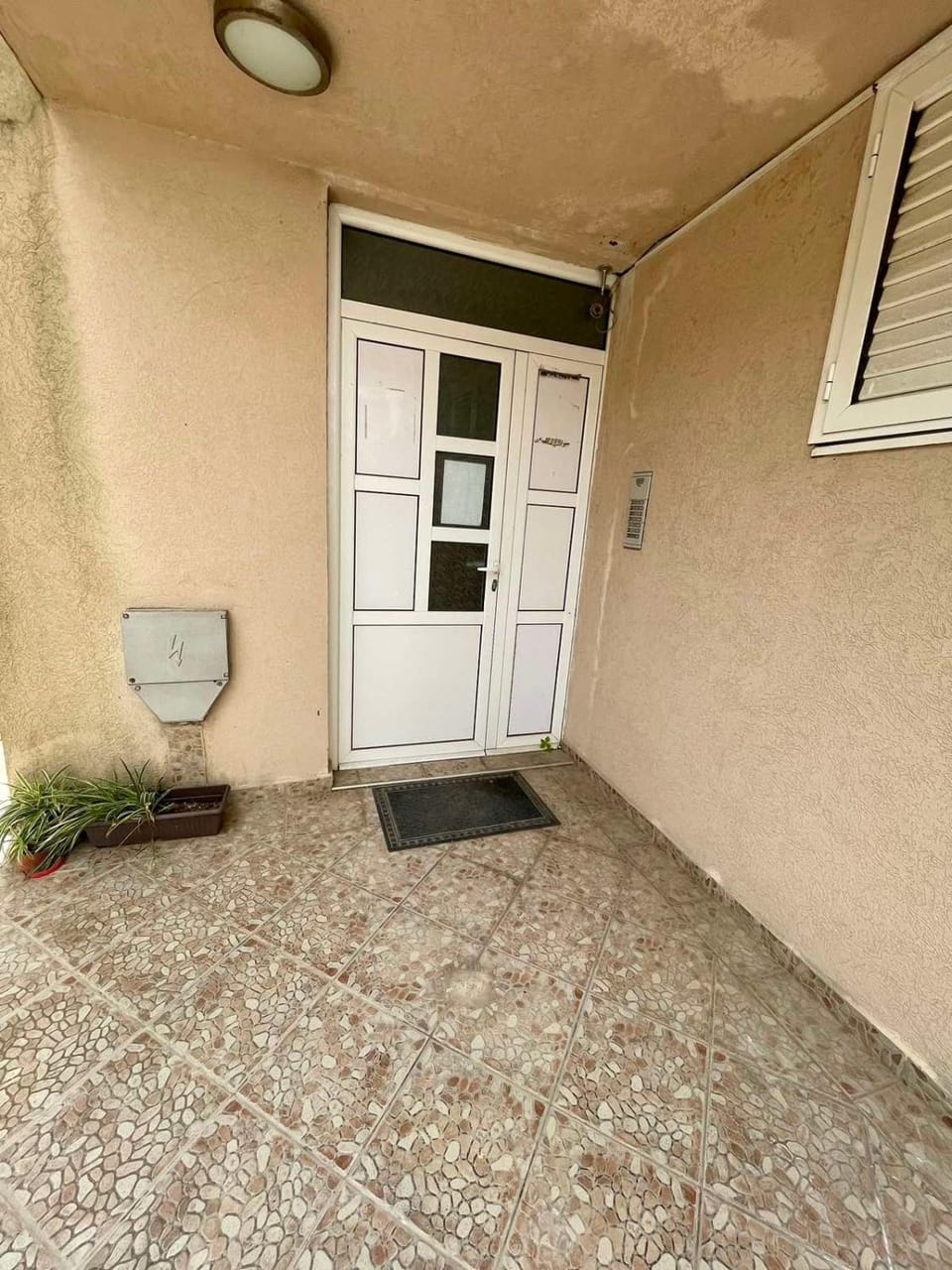 Facade/entrance