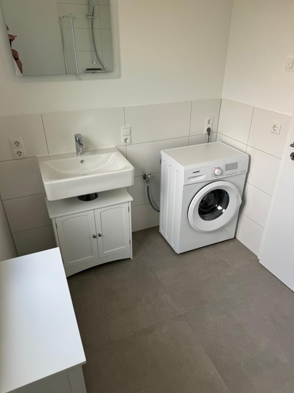 Bathroom, washing machine