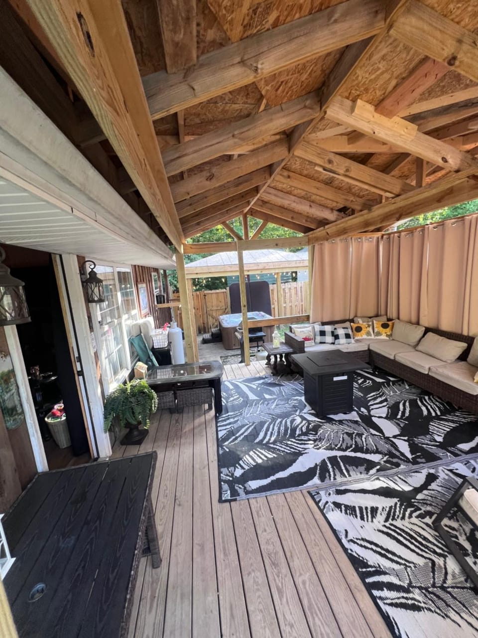 The Eagles Nest Chalet in Lake Cumberland