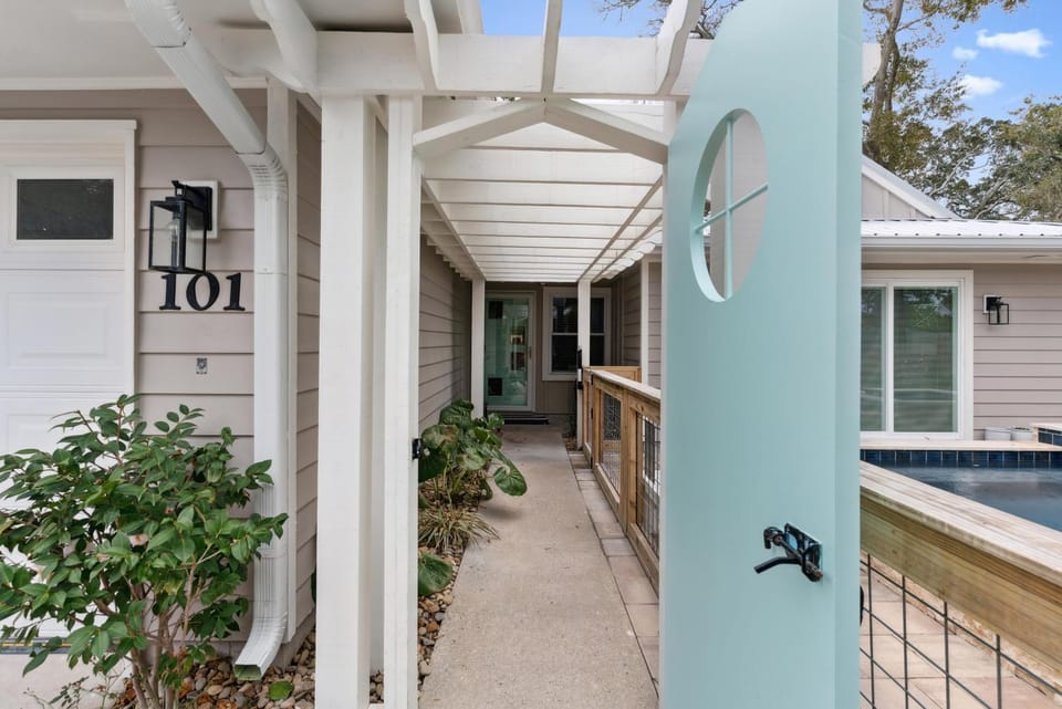 Patsy's Patios By The Sea - 101 Demere Oaks Circle House in Demere Park