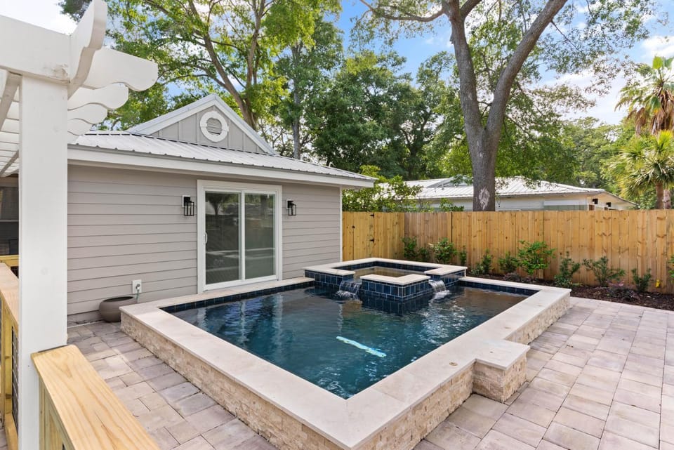 Patsy's Patios By The Sea - 101 Demere Oaks Circle House in Demere Park