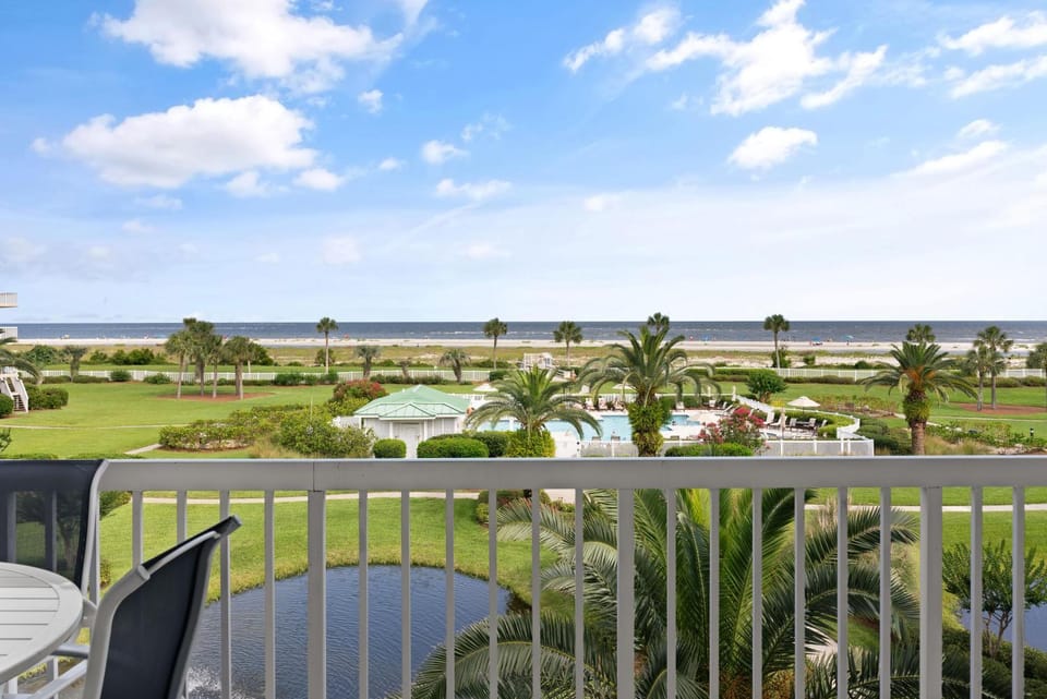 St. Simons Grand 214 - 1400 Ocean Blvd House in Saint Simons Island