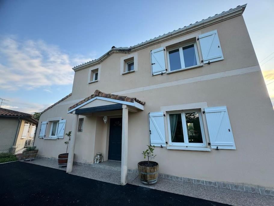 Maison jardin proche lac & Autoroute Villa in Nouvelle-Aquitaine
