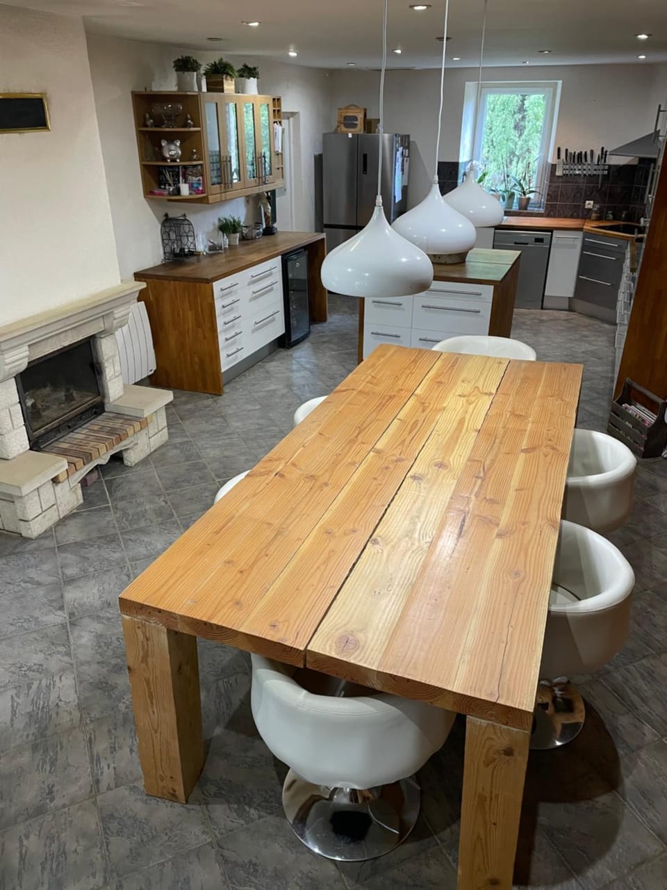 Dining area, fireplace, kitchen