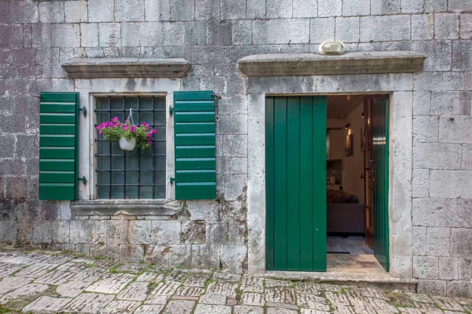 Hidden Gem Apartment of the Old Street Apartment in Kotor Municipality