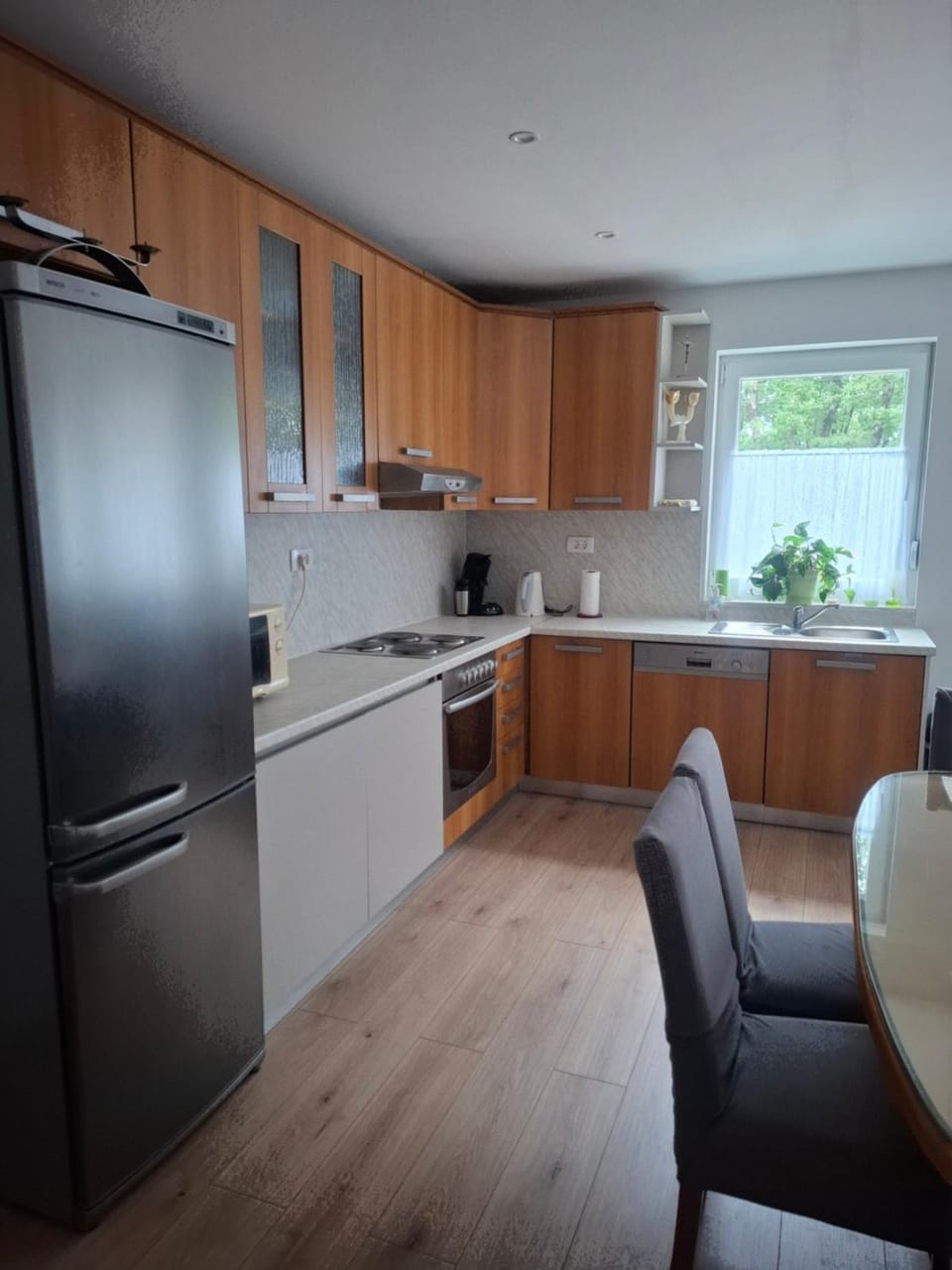 Kitchen or kitchenette, Dining area, dishwasher, oven, pet friendly, stove, toaster
