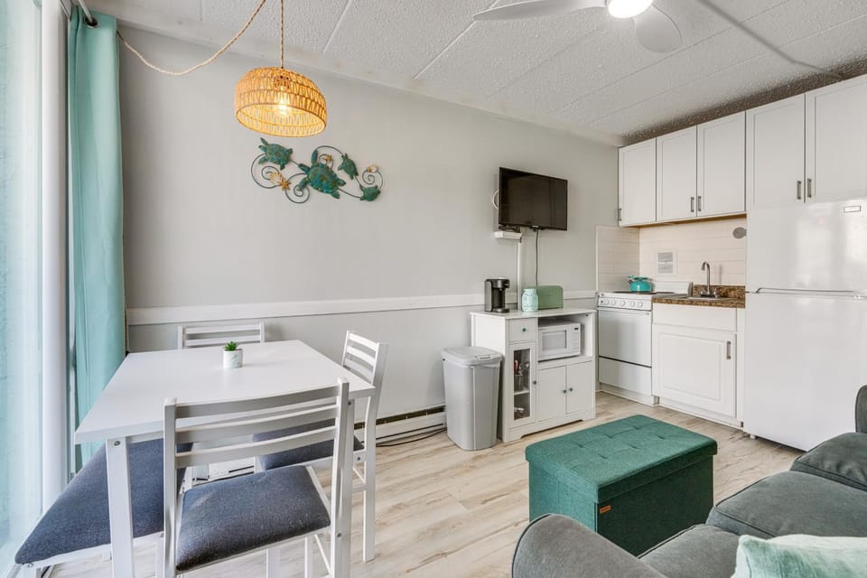 Beachfront Wildwood Crest Condo w/ Pool Access! House in Wildwood Crest