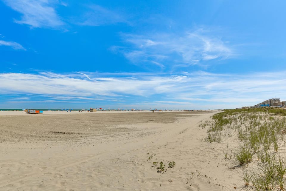 Beachfront Wildwood Crest Condo w/ Pool Access! House in Wildwood Crest