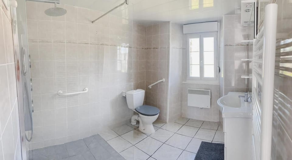 Bathroom, Living room