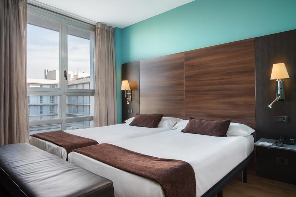 Bed, Photo of the whole room, Decorative detail, Bedroom