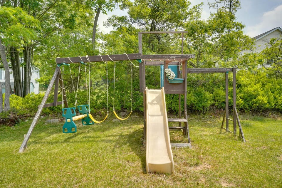 1 Mi to Lakes: Family Pocono Home w/ Yard & Deck! House in Pocono Mountains