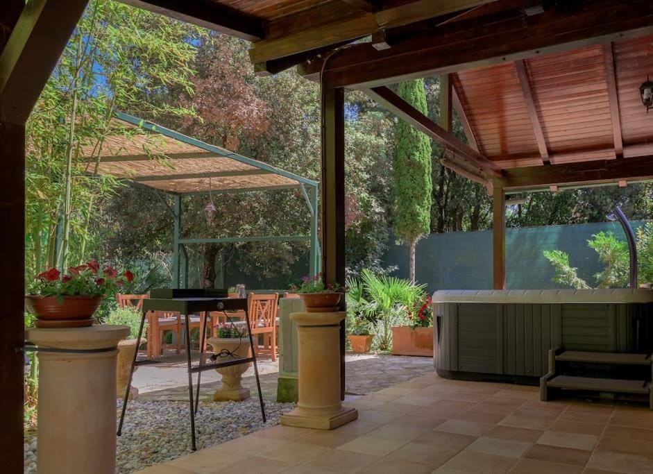 Patio, Day, Garden, Balcony/Terrace, Garden view