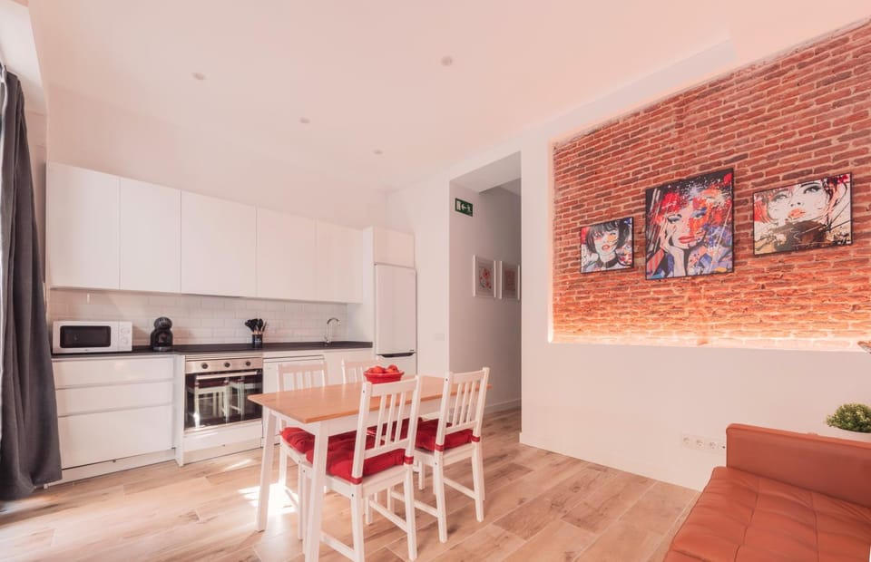 Kitchen or kitchenette, Living room, Seating area, Dining area, stove, toaster
