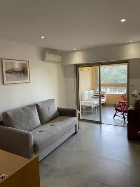 Bed, Living room, kitchen