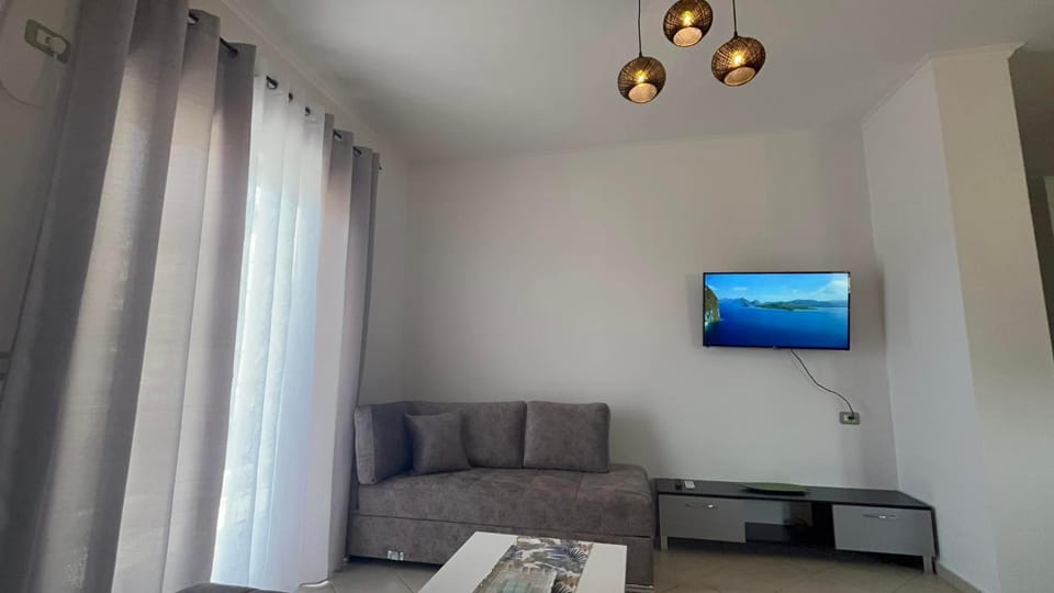 TV and multimedia, Living room, Seating area, Evening entertainment