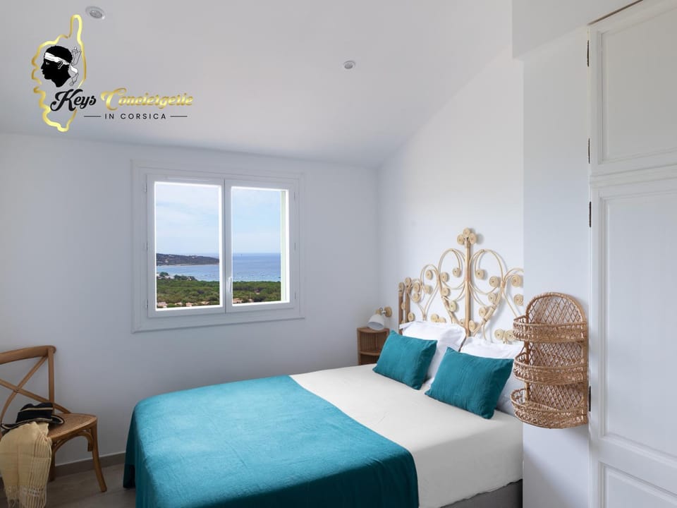 Bed, Photo of the whole room, Bedroom, Sea view