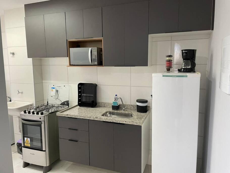 Coffee/tea facilities, Kitchen or kitchenette, oven, stove