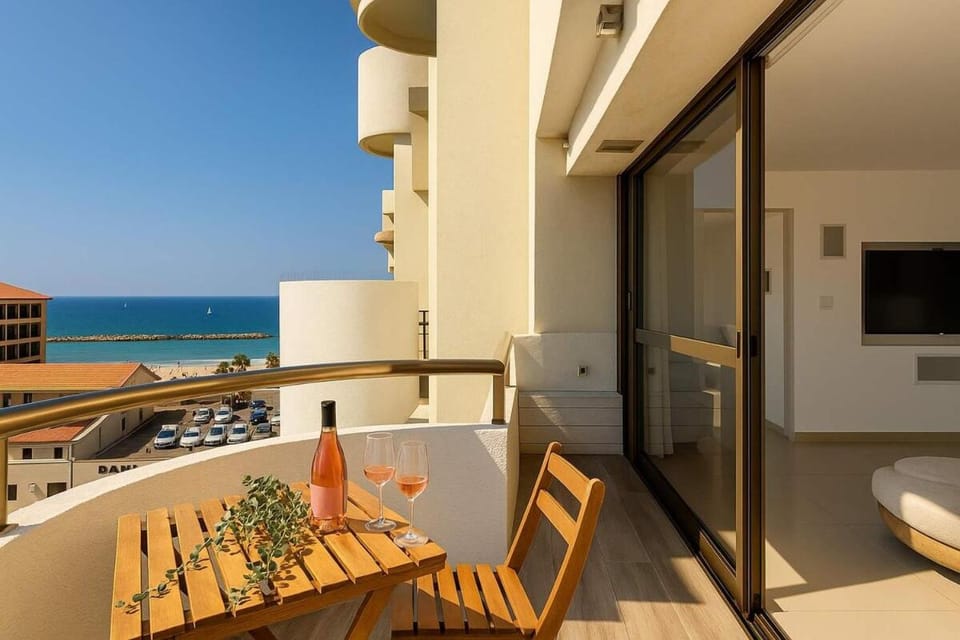 Seafront 3Bedrooms Duplex with POOL Apartment in Herzliya