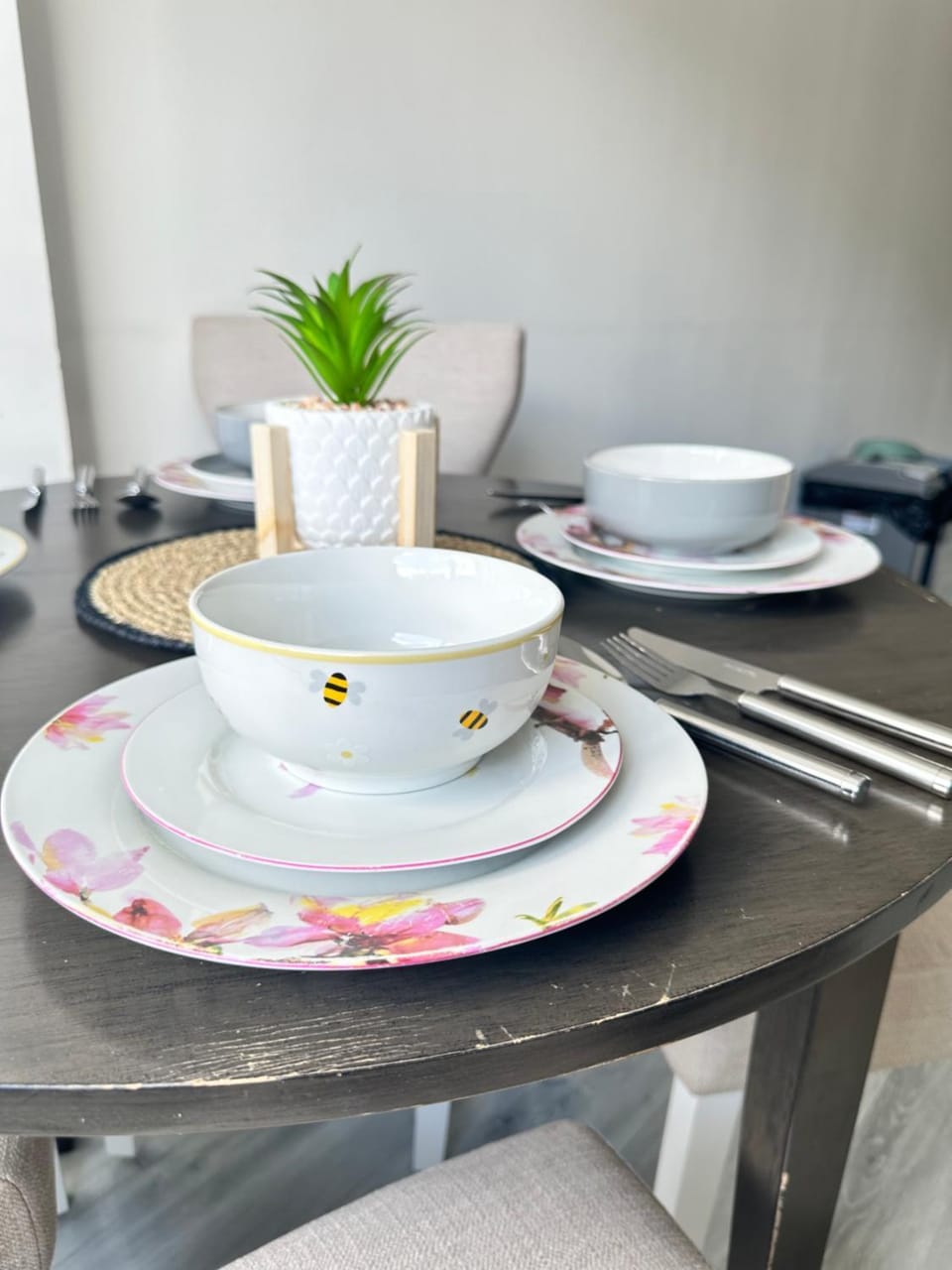 Coffee/tea facilities, Dining area