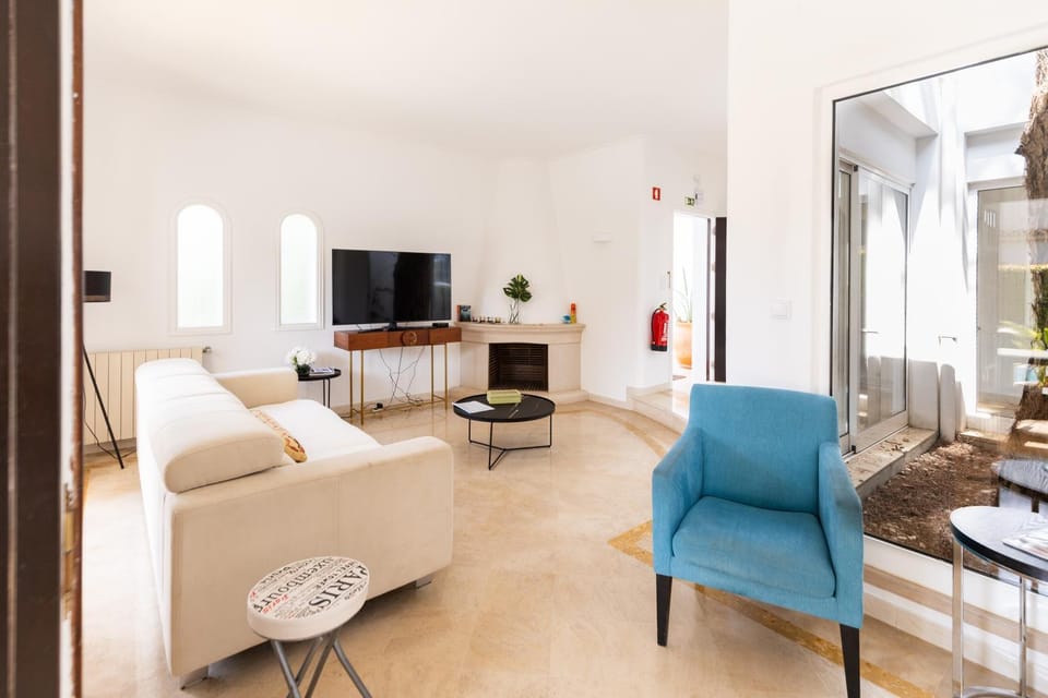 Communal lounge/ TV room