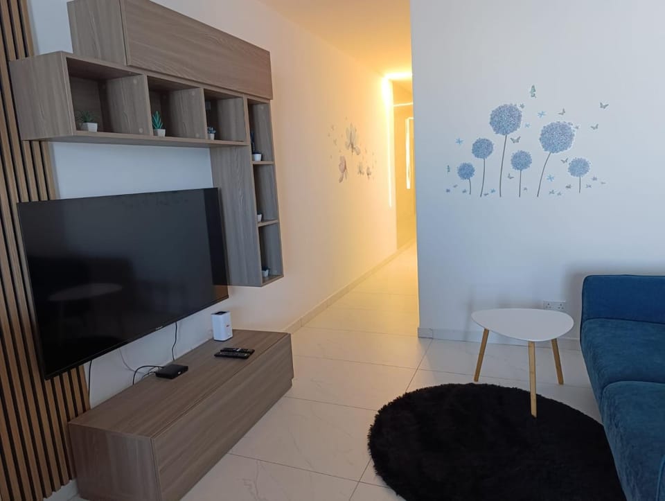 TV and multimedia, Living room, Evening entertainment