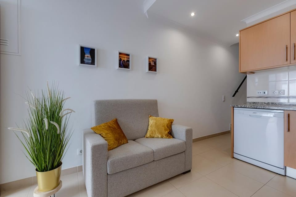 Kitchen or kitchenette, Living room, Seating area, dishwasher