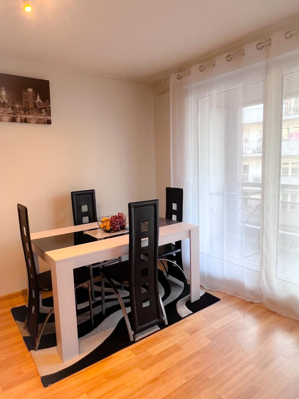 Seating area, Dining area