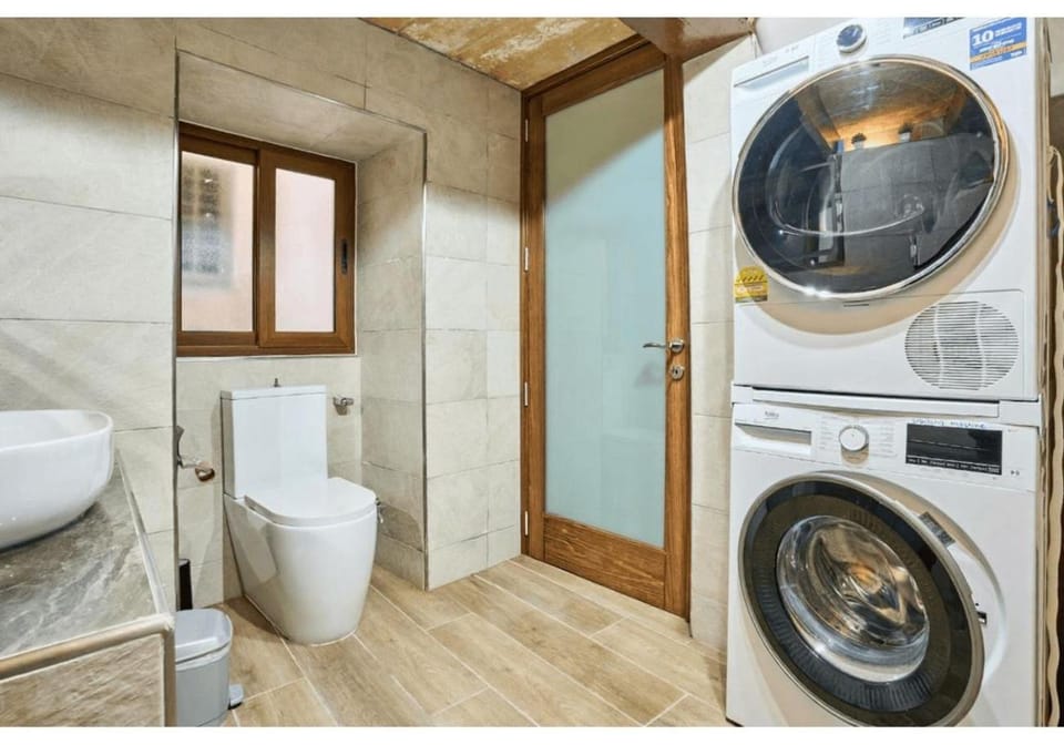 Toilet, Bathroom, washing machine, dryer