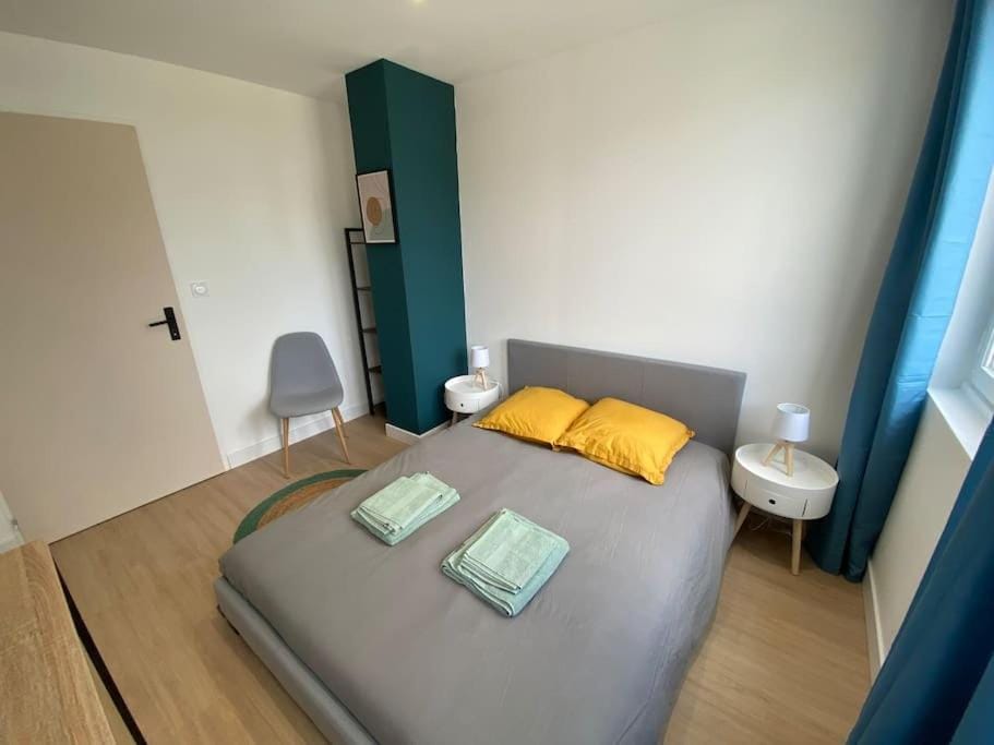 Bed, Photo of the whole room, Bedroom