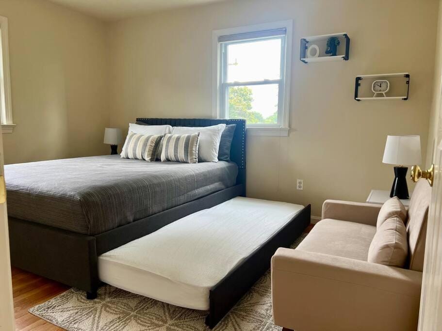 New Cozy Penthouse Apartment in Arlington