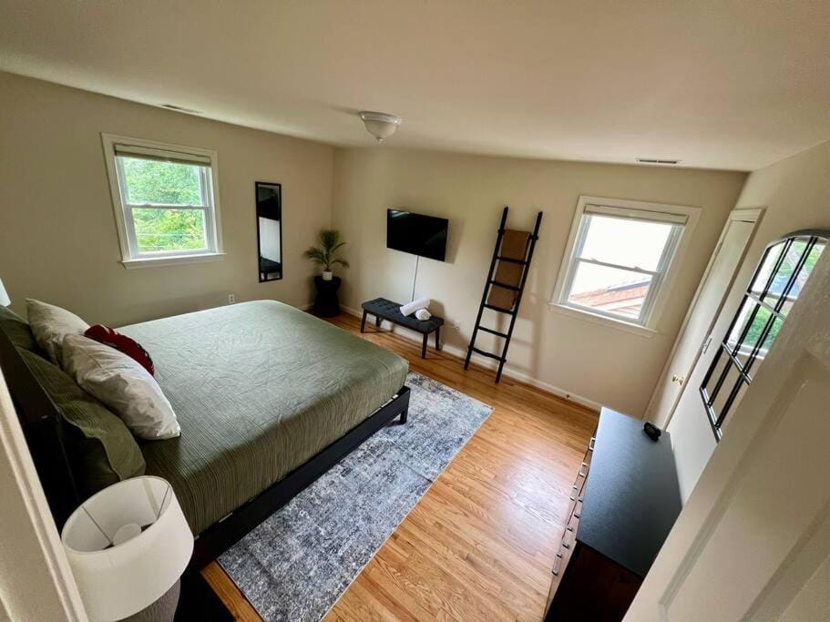 New Cozy Penthouse Apartment in Arlington