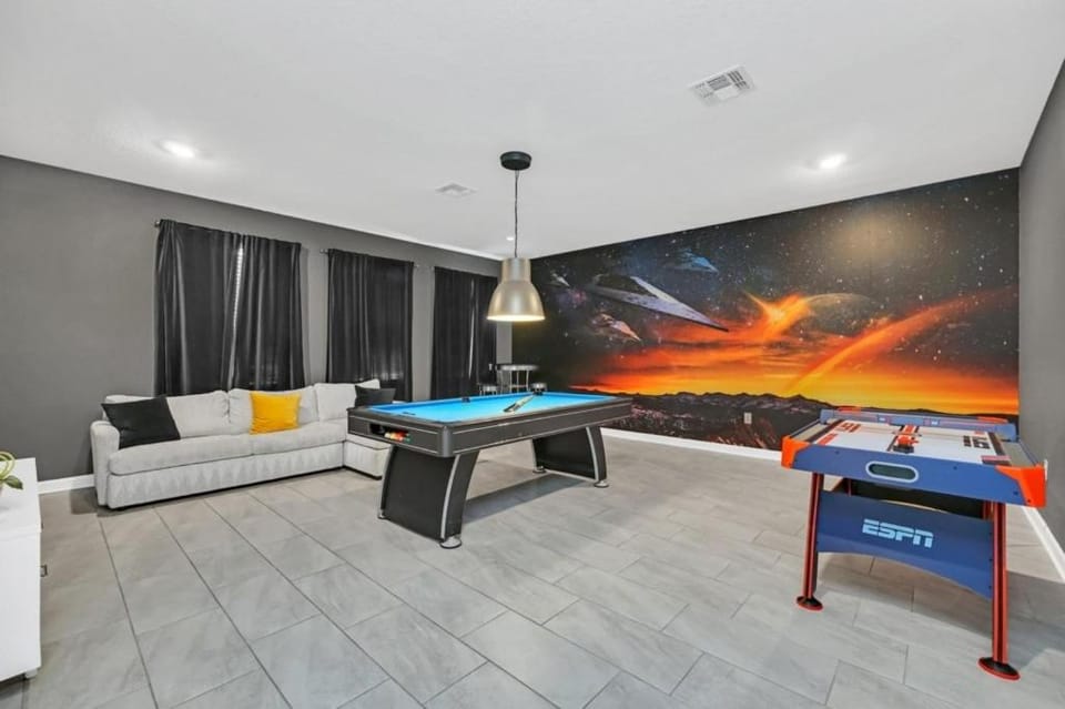 Billiard, Game Room