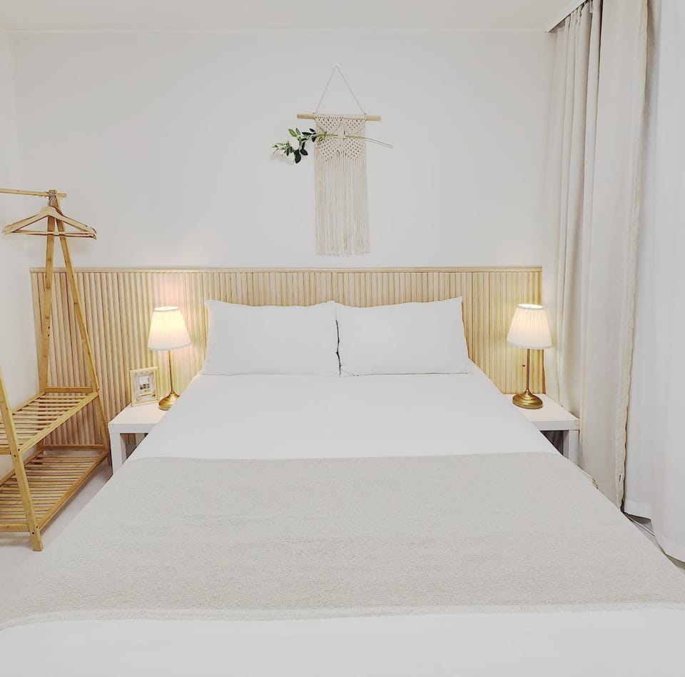 Bed, Bedroom, Area and facilities