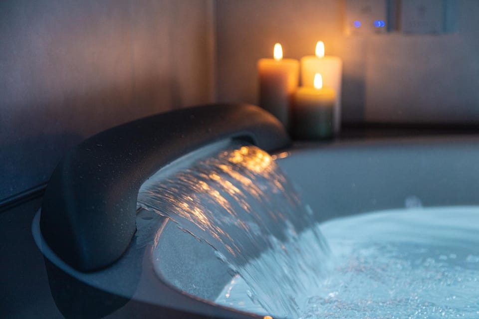 Hot Tub, Bathroom