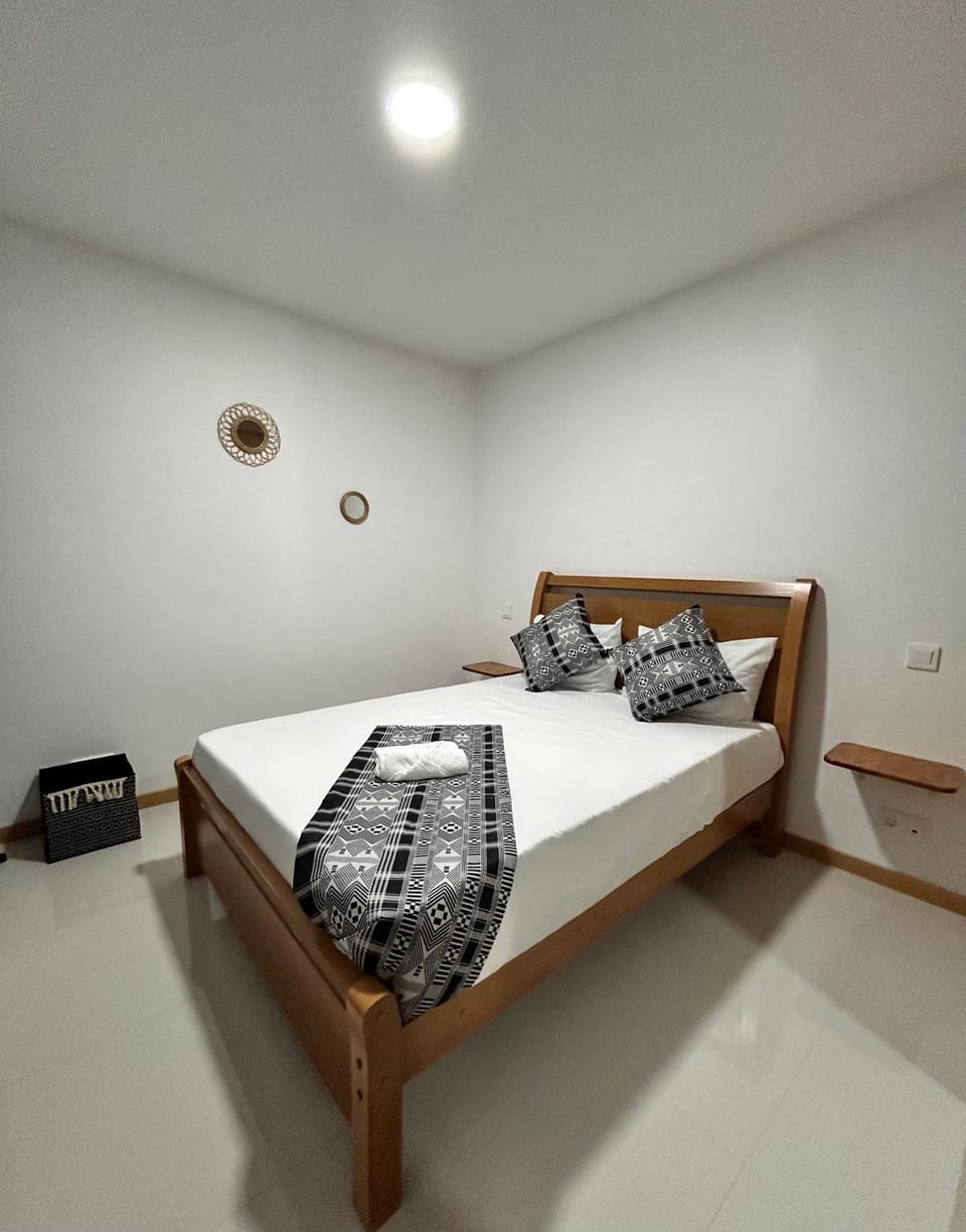 Bed, towels